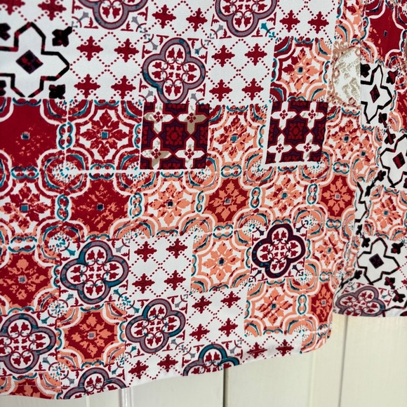 Chico’s Size 1 Tile Paisley Floral Patterned High Low Top Chicos Size Medium - Picture 10 of 12